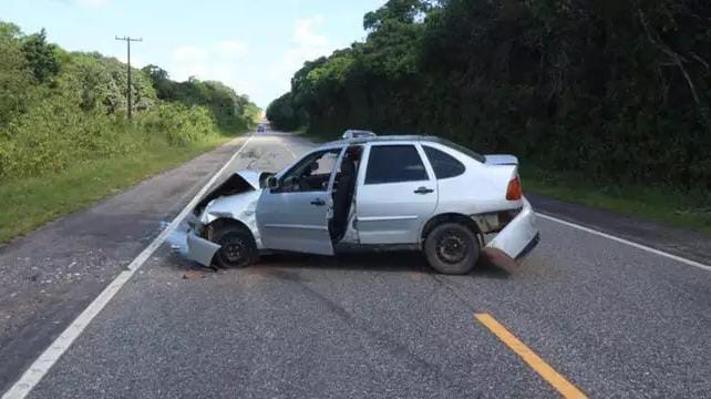 Colisão deixa um ferido e dois carros destruídos no Pará