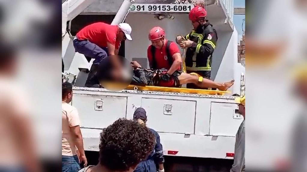 Adolescente vítima de descarga elétrica é socorrido em Tailândia