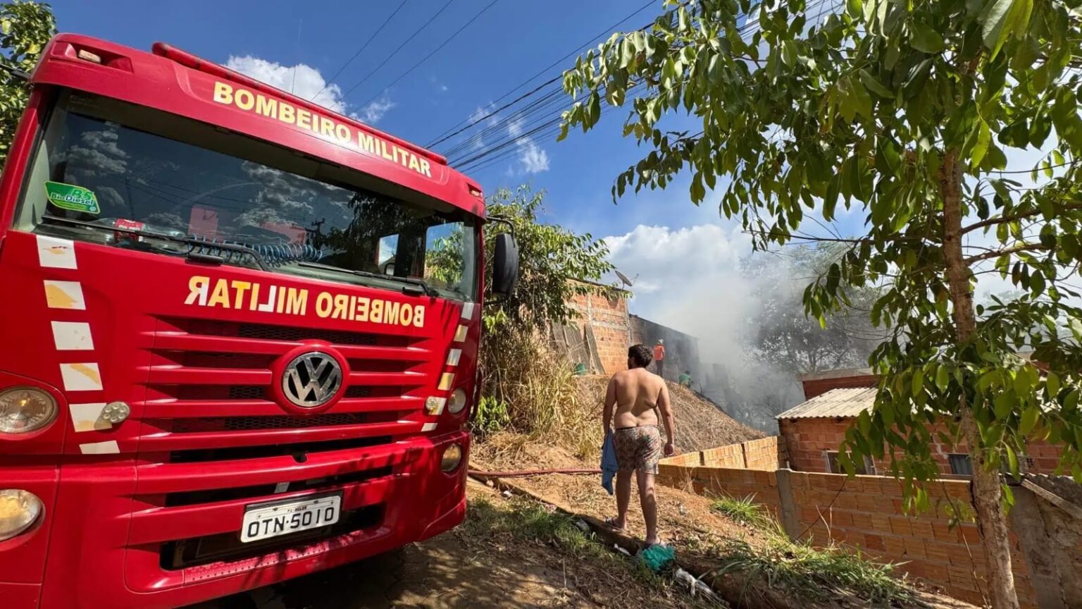 Incêndio destrói parte de casa em Parauapebas e assusta moradores