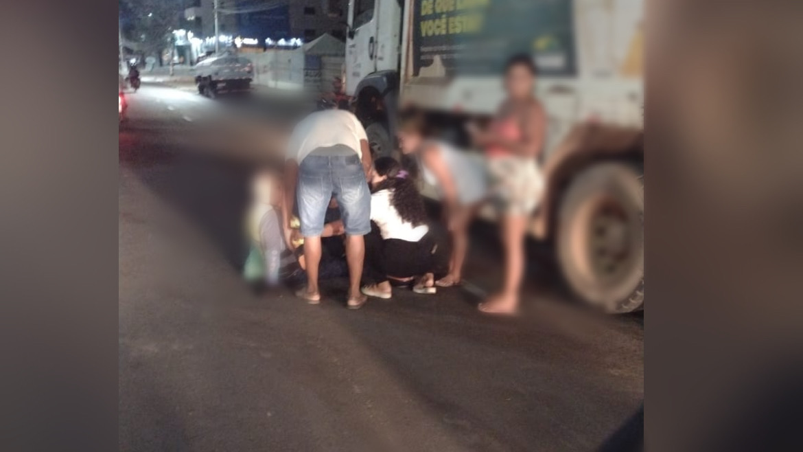 Mototaxista fica ferido em colisão com caminhão de lixo em Marabá