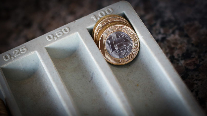 Real é a 6ª moeda que mais se desvalorizou no mundo em 2024