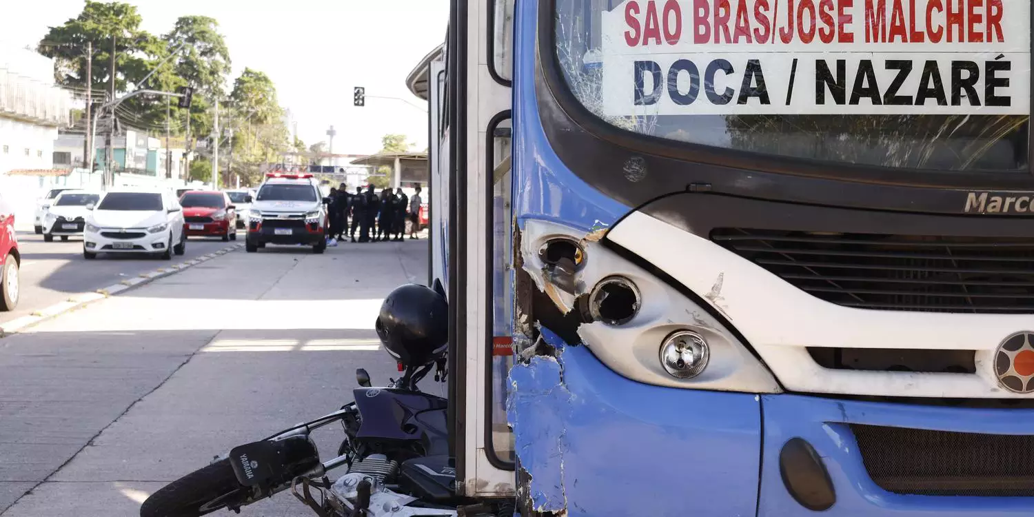 Motociclista morre em colisão com ônibus na faixa do BRT no Pará