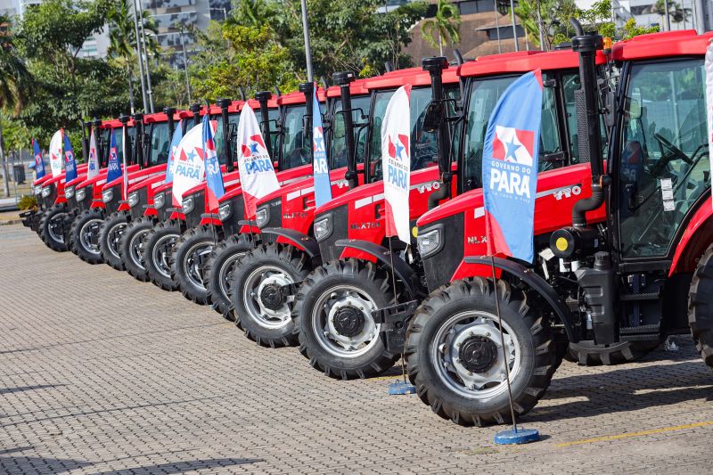 Governo entrega tratores para fortalecer o desenvolvimento da agricultura paraense