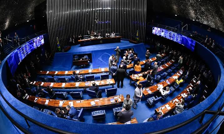 PL prevê criminalização de empresas por racismo