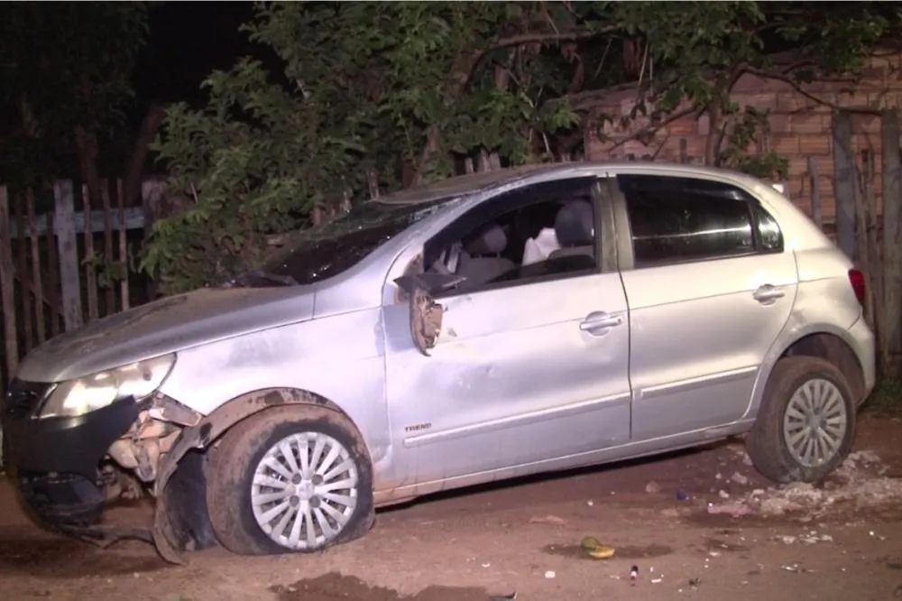 Motorista de carro colide com calçada e capota no sudoeste do Pará