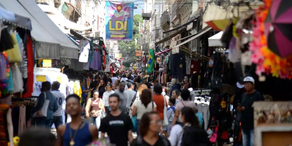 Brasil registra 212,6 milhões de habitantes em julho de 2024, diz IBGE