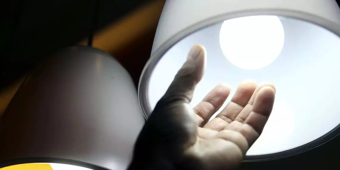 Conta de luz terá bandeira vermelha patamar 2 em setembro