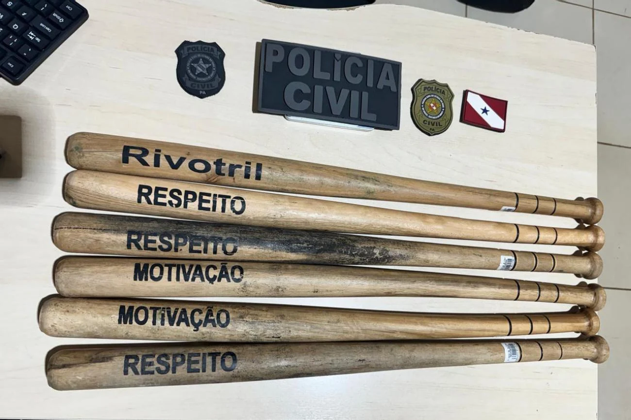 Polícias Civil e Militar apreendem bastões com mensagens de ódio no sudoeste do Pará