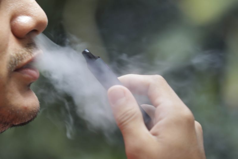 Conselho Estadual sobre Drogas avalia medidas para combater uso do cigarro eletrônico