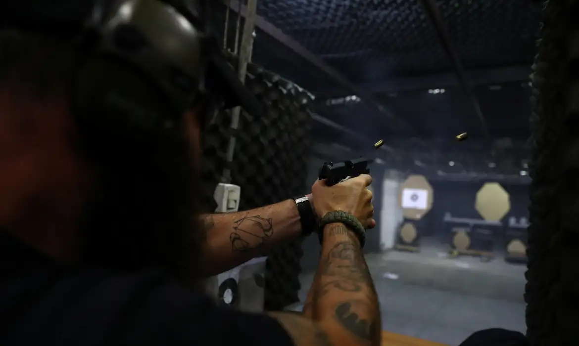 CCJ do Senado aprova decreto que reduz exigências para armas de fogo