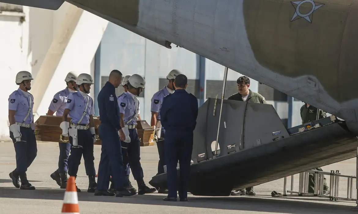 IML já identificou 60 corpos de vítimas do desastre aéreo de Vinhedo (SP)