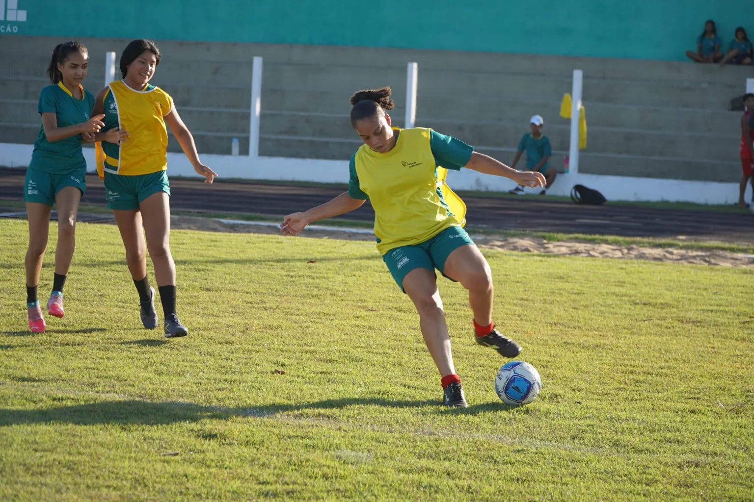 Flamengo promove festival de futebol feminino de base em Marabá
