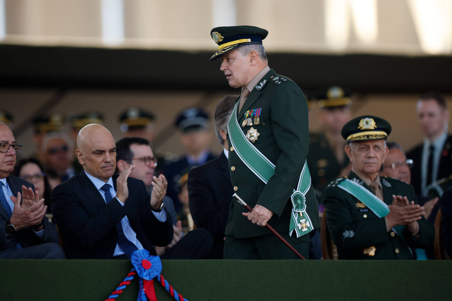 Exército abre inquérito contra 4 militares pela autoria de carta golpista