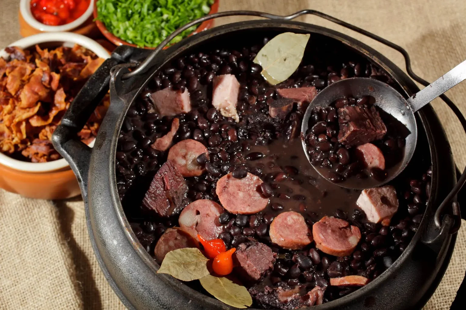 1ª Feijoada Beneficente arrecada recursos para rede de famílias atípicas em Marabá