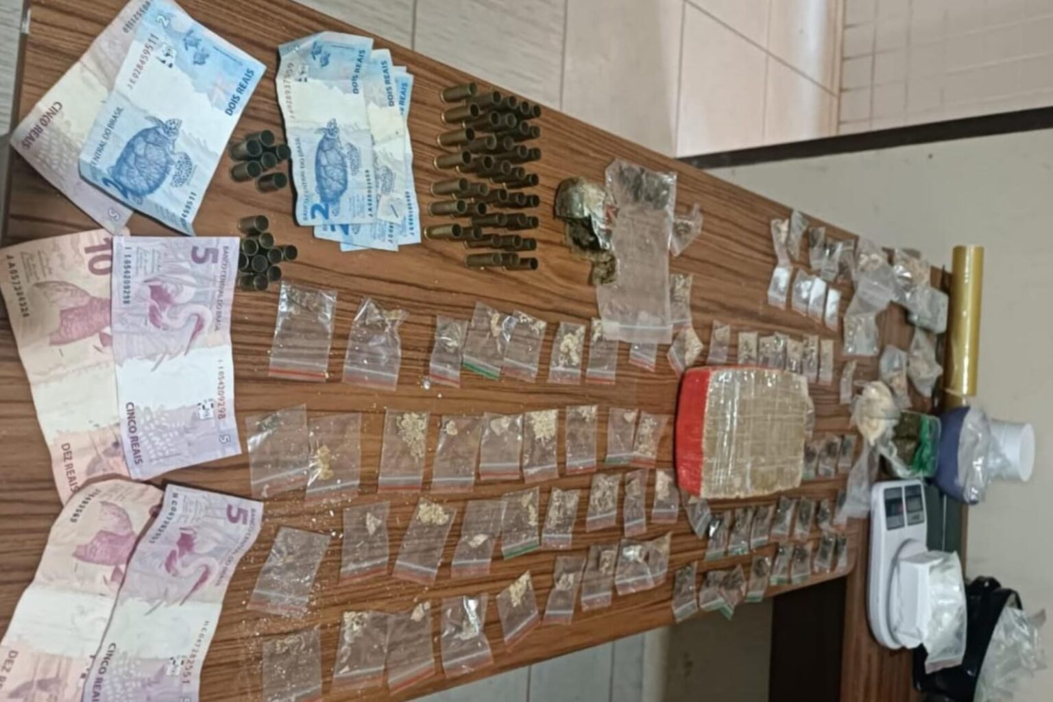 Dupla de traficantes é presa com drogas e munições em Redenção