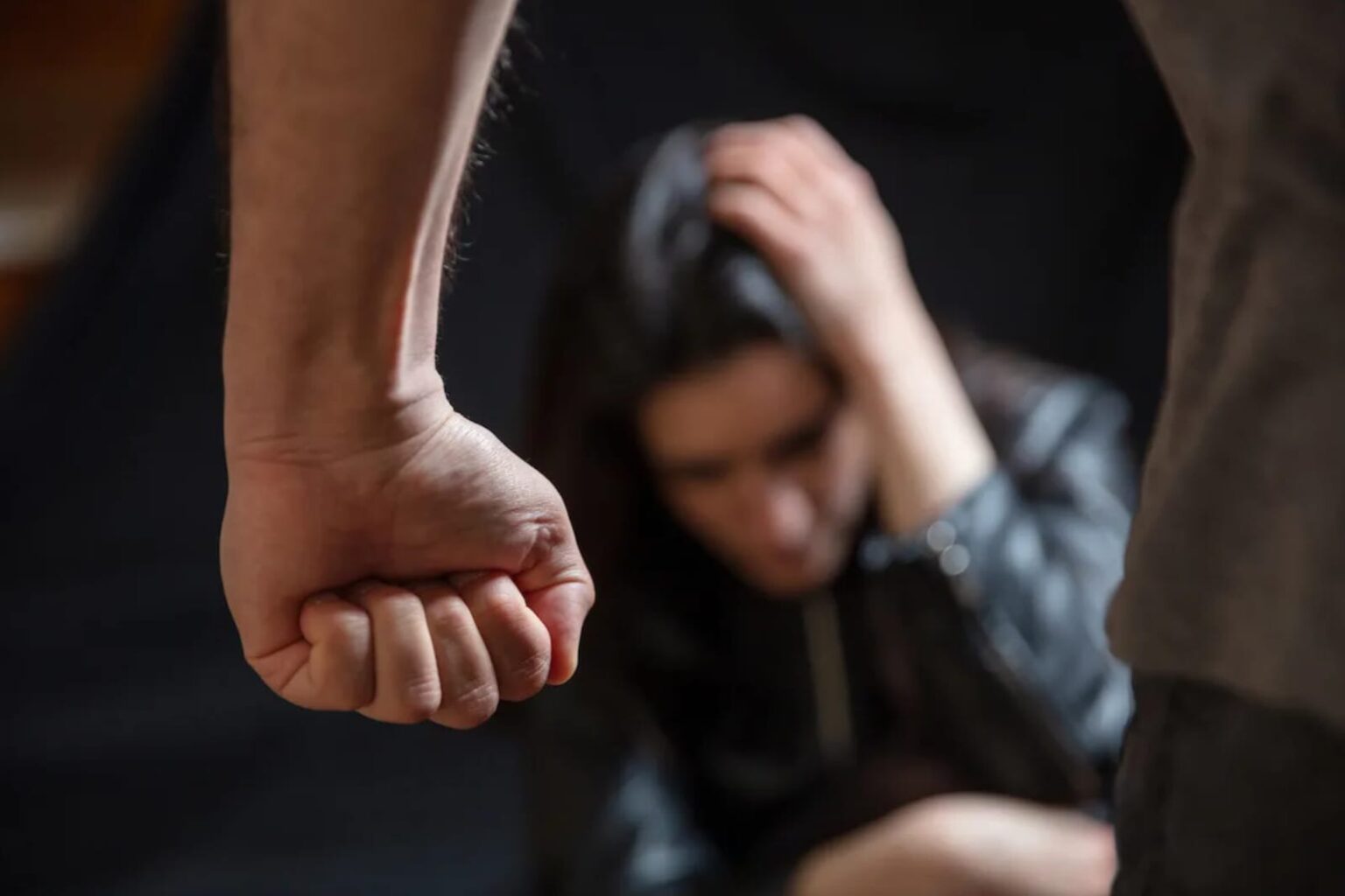 Marido agride esposa e incendeia motocicletas por ciúmes em Parauapebas