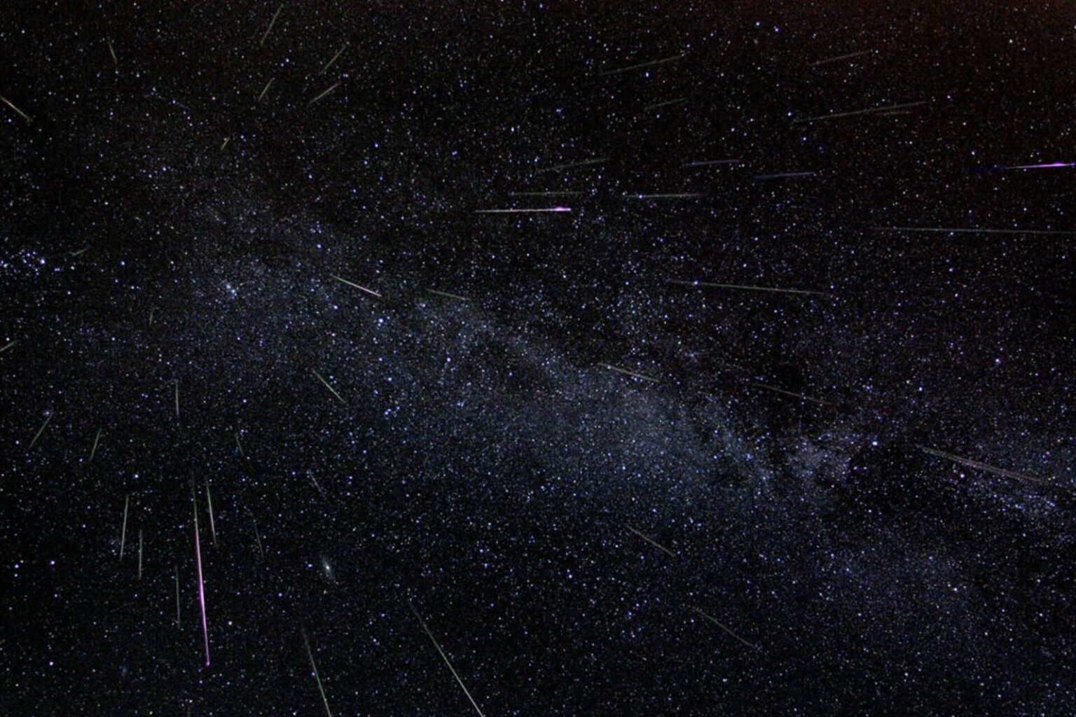 Chuva de meteoros Perseidas terá máxima atividade nesta segunda-feira (12)