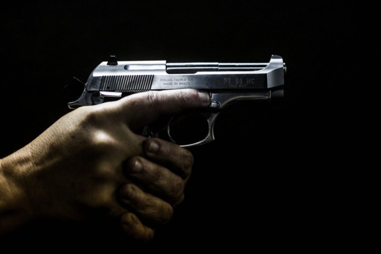 Homem é executado a tiros dentro de casa em Parauapebas