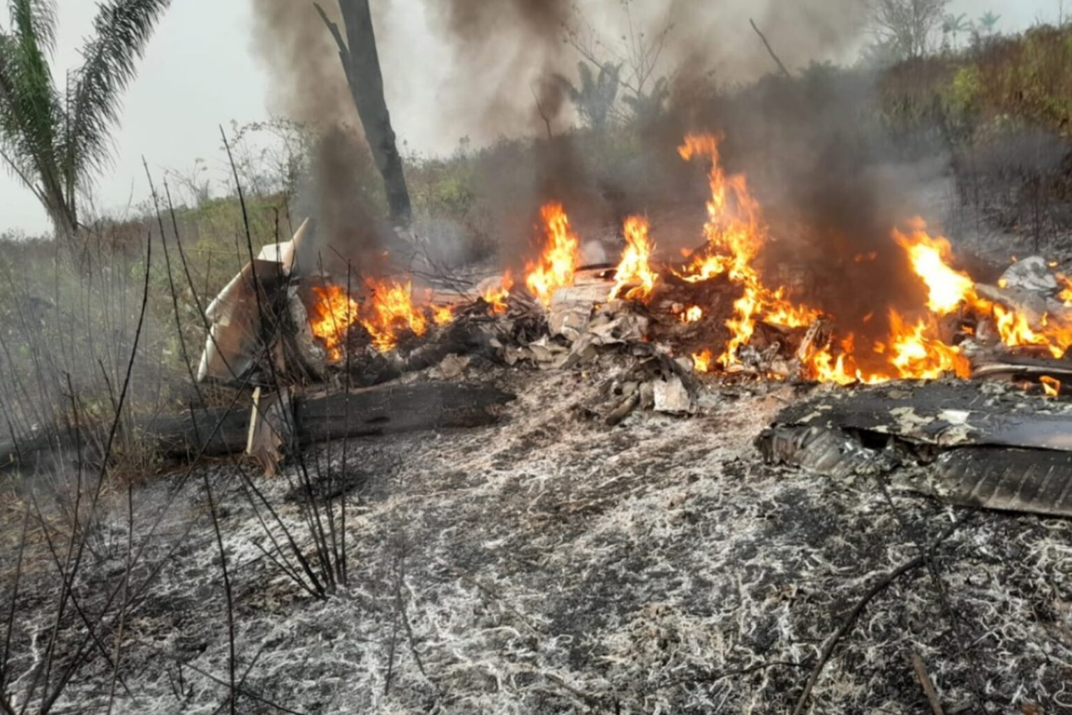 Avião de pequeno porte cai e deixa cinco mortos em Mato Grosso