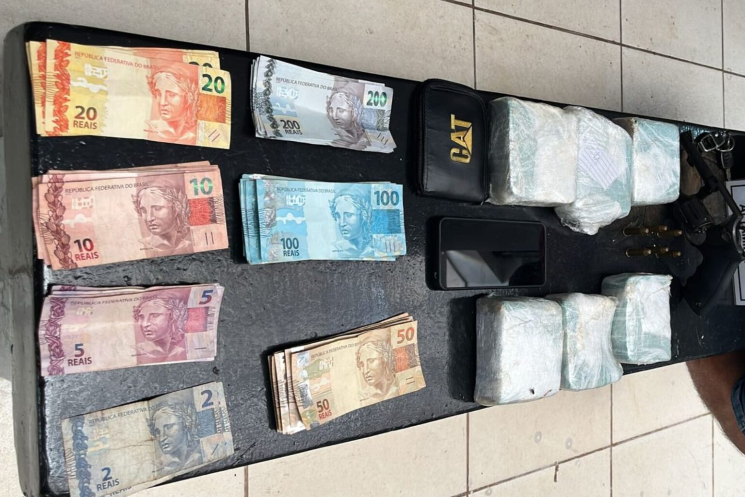 PM prende motorista com drogas e mais de R$ 5 mil em espécie no Pará