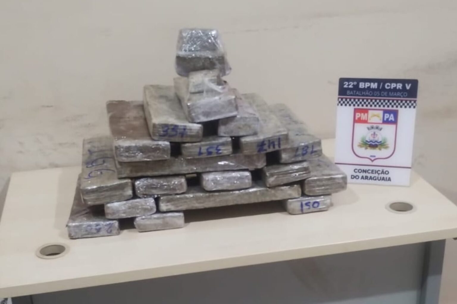 Homem é preso com 21 kg de maconha dentro de ônibus em Conceição do Araguaia