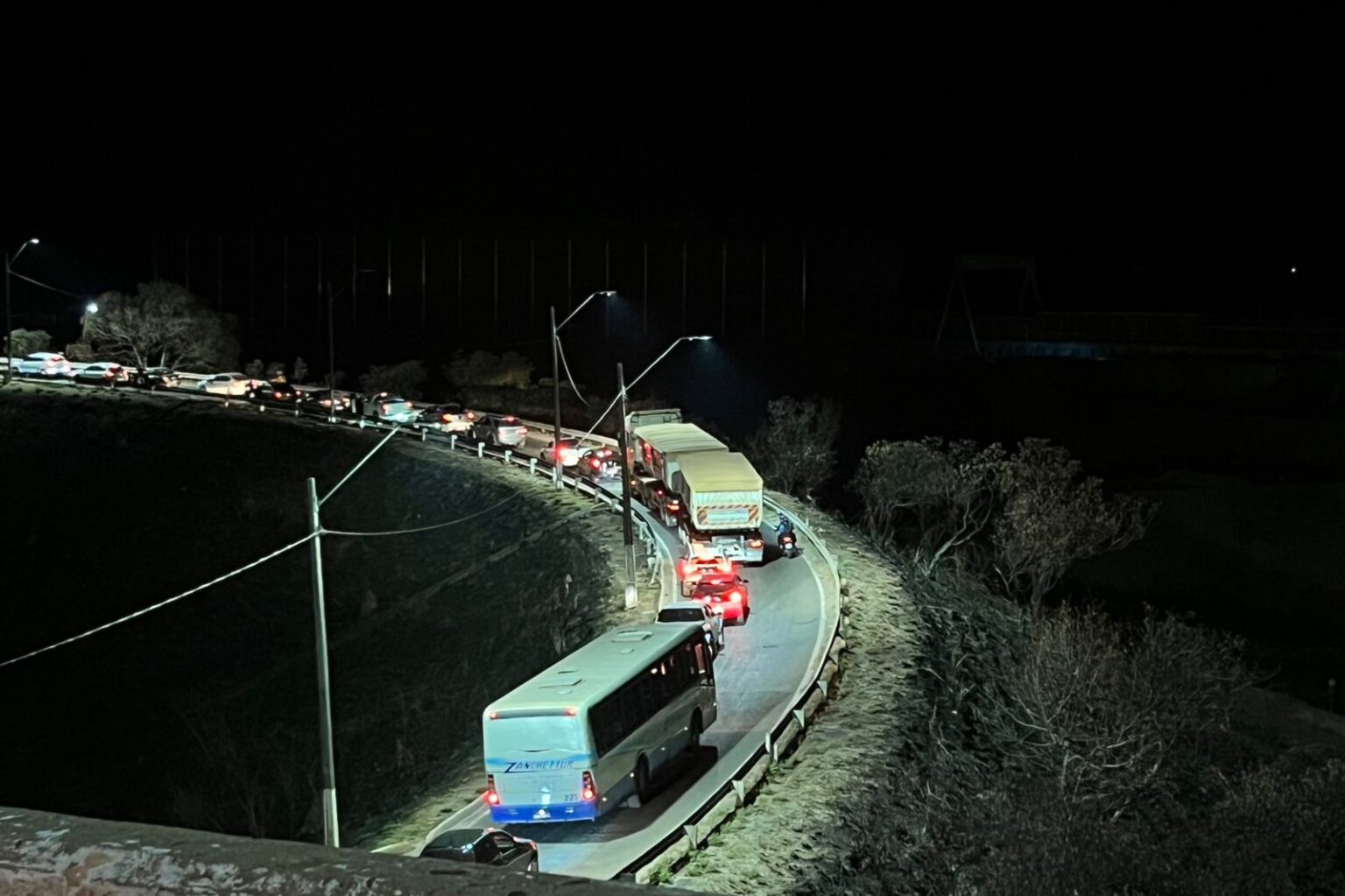 Problema em caminhão causa congestionamento na ponte do Rio Tocantins, em Marabá