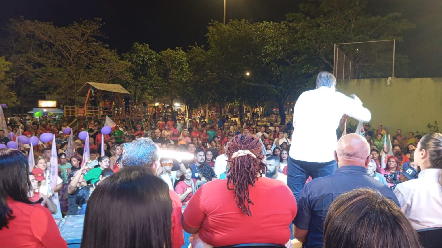 Comício de Dirceu Ten Caten reúne 2 mil pessoas na Praça da Liberdade, em Marabá
