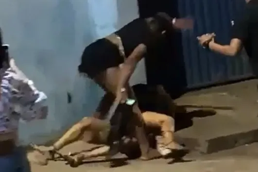 Briga envolvendo 3 pessoas é registrada em frente a casa noturna em Altamira