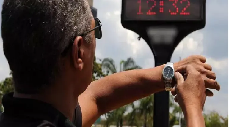 Horário de verão pode voltar em 2024, afirma ministro; entenda