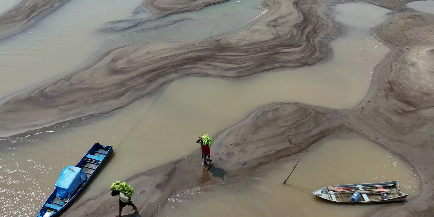 Seca na Amazônia dificulta transporte de mercadorias e afeta vida de moradores