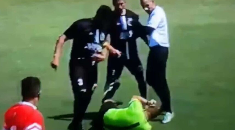 Árbitro é agredido após dar cartão amarelo durante campeonato de futebol