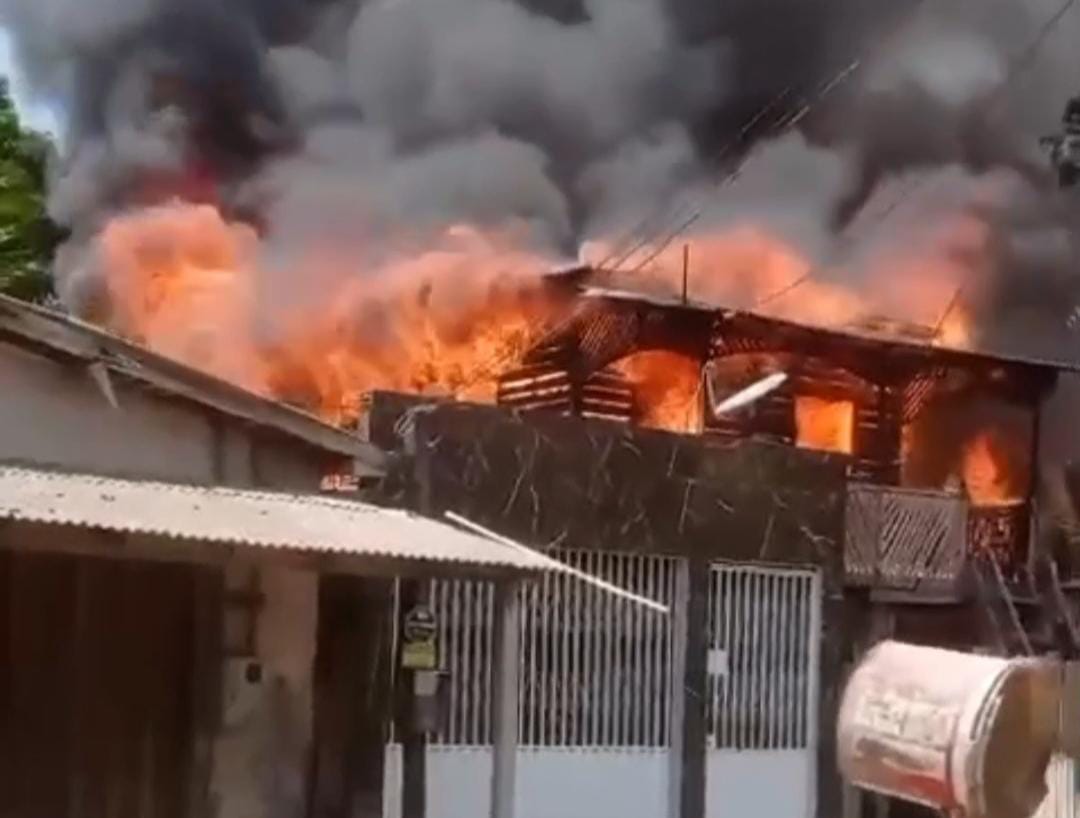 Incêndio de grandes proporções destrói casas no interior do Pará