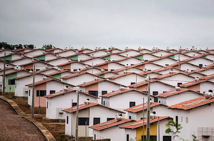 Ministro Jader Filho assina contratação de 1.488 casas em Marabá