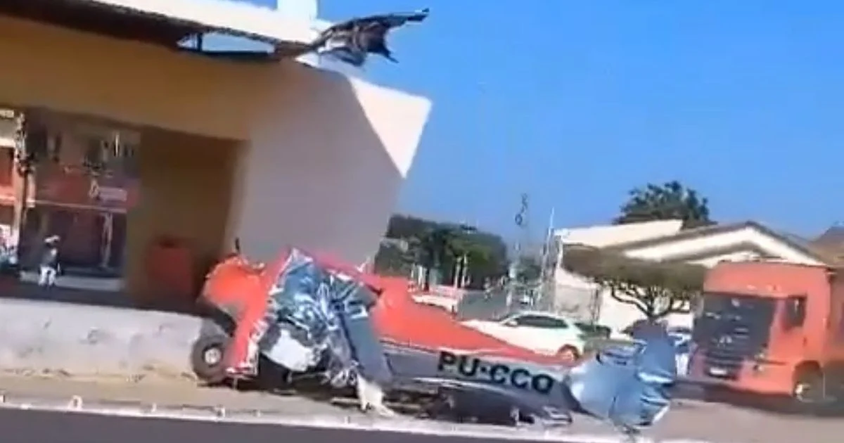 Avião de pequeno porte cai em Teresina e deixa duas pessoas feridas