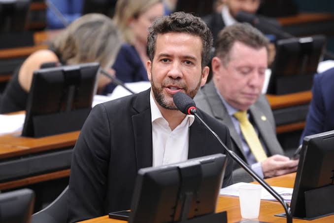 PF indicia André Janones por corrupção e peculato em caso de rachadinhas