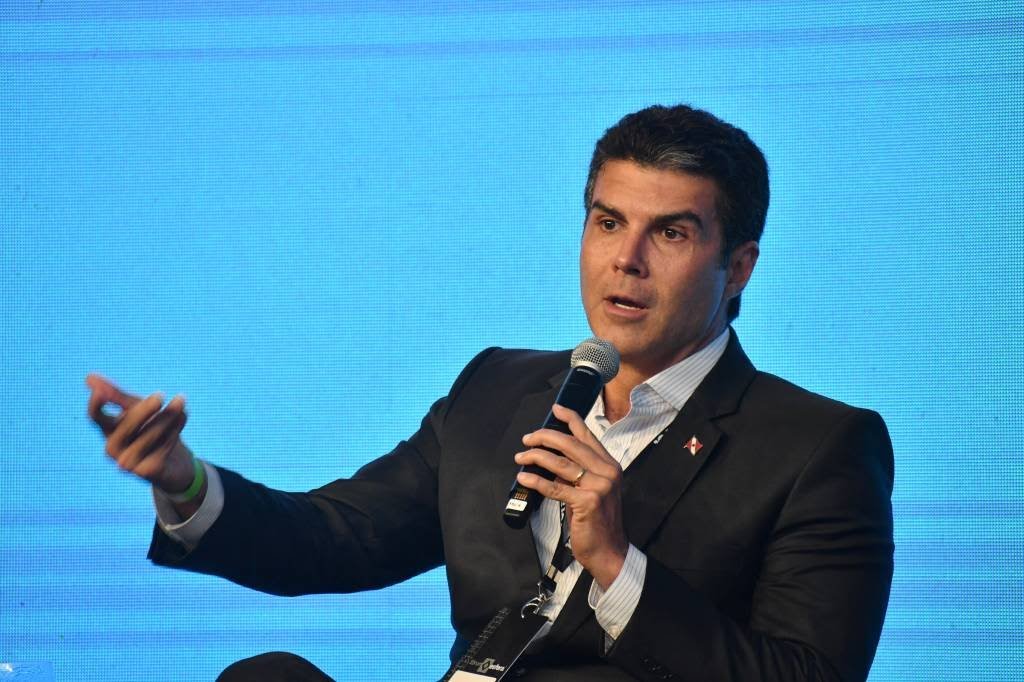 Avião com Helder Barbalho faz pouso forçado e governador cancela compromissos