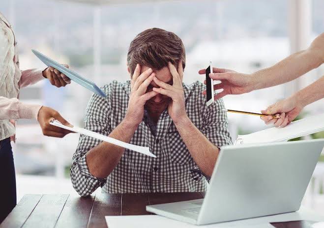 46% dos trabalhadores brasileiros estão estressados, 25% tristes e 18% com raiva