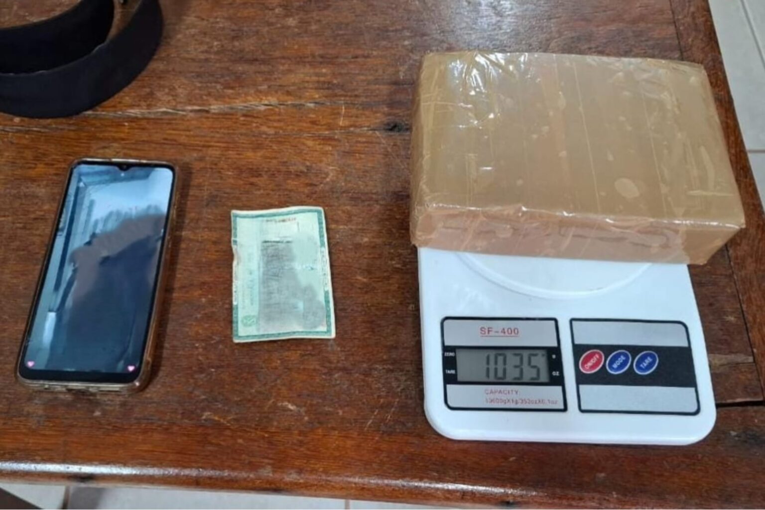Mulher é presa com cocaína e tenta subornar PMs em Goianésia do Pará