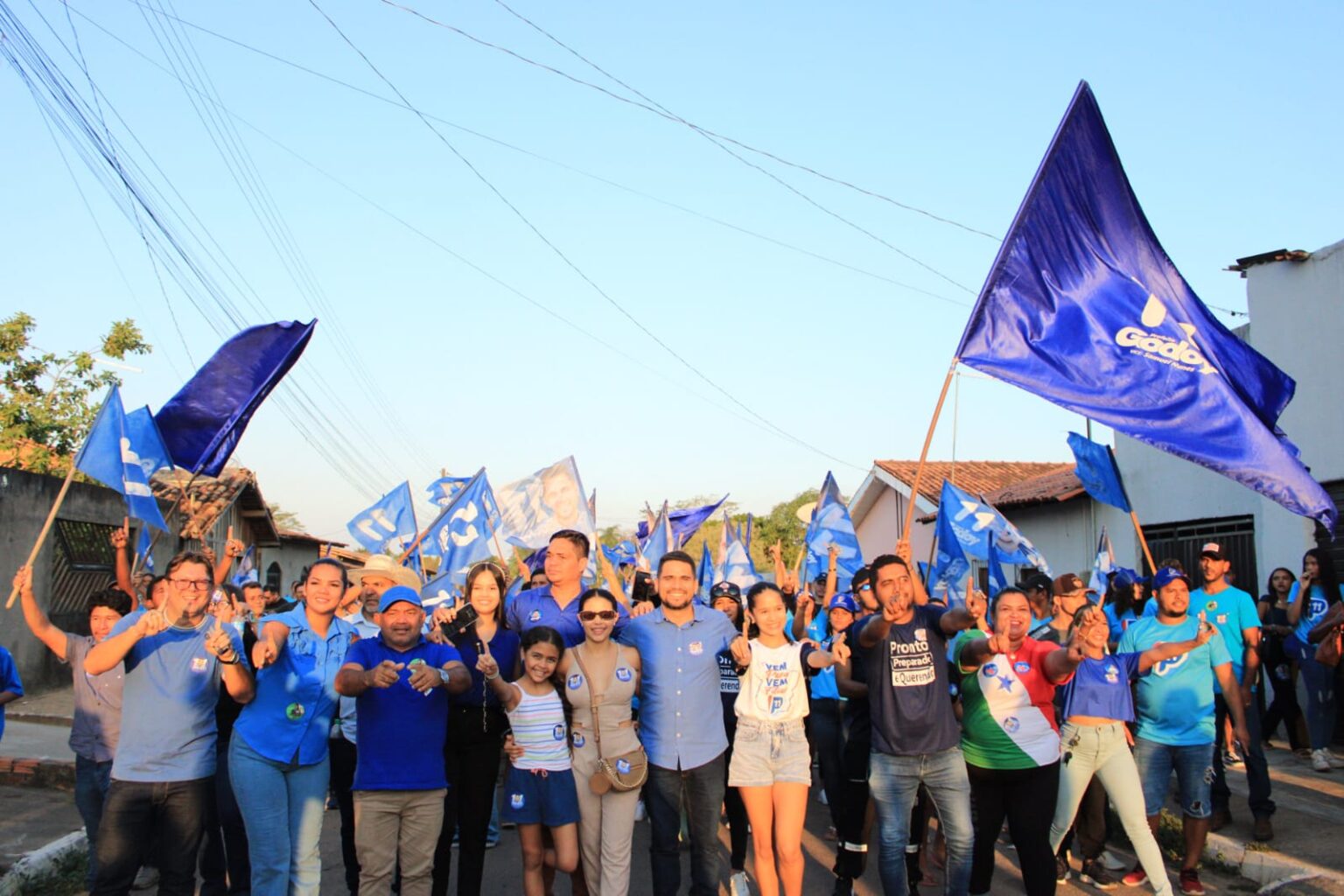 Itupiranga: Wagno Godoy mobiliza multidão em arrastão no Bairro Caveirinha