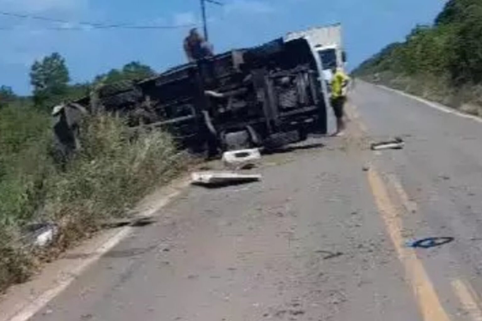Carro-forte se envolve em acidente com caminhão na PA-150