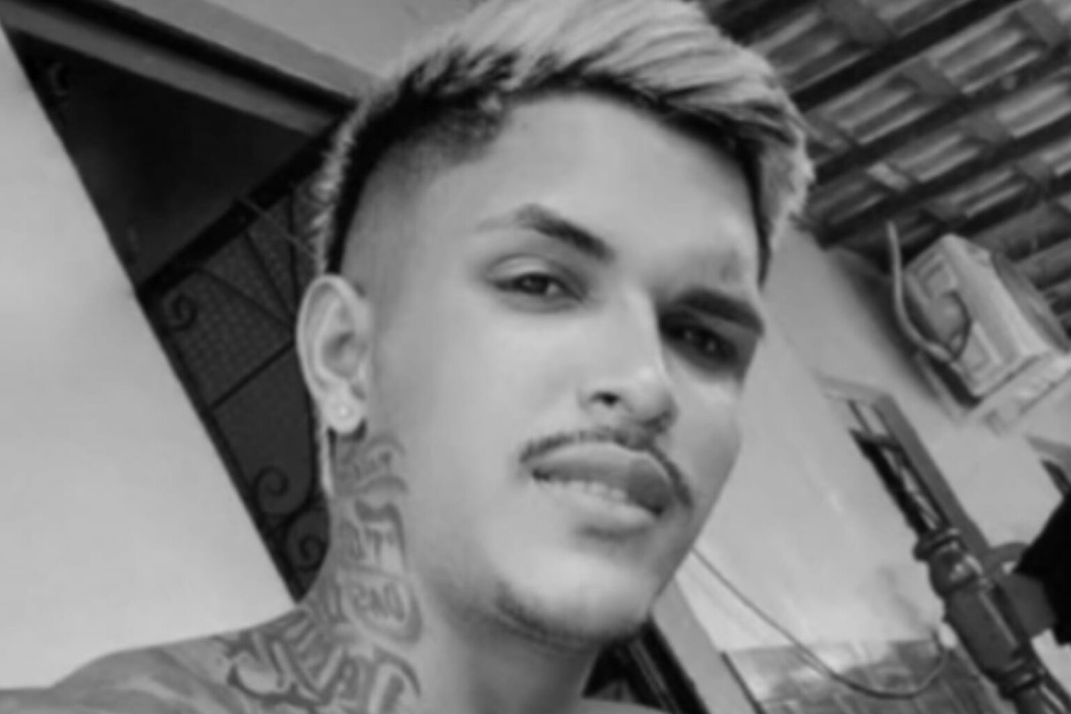 Homem é executado a tiros enquanto cortava cabelo em barbearia no Pará