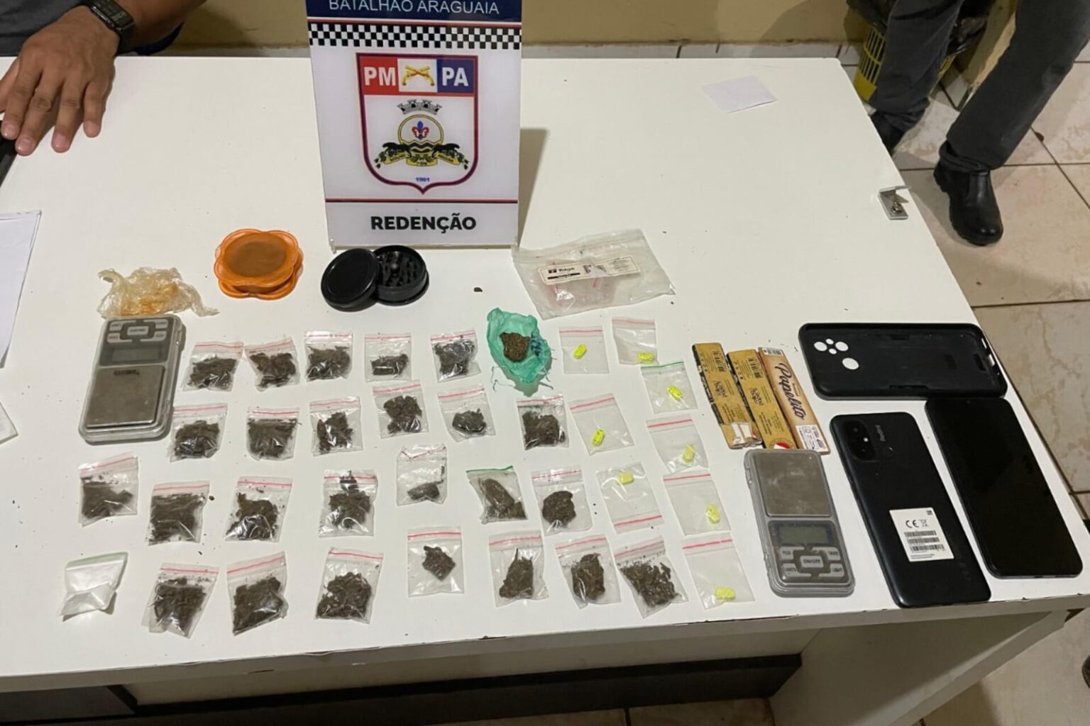 PM prende dupla e apreende drogas em Redenção