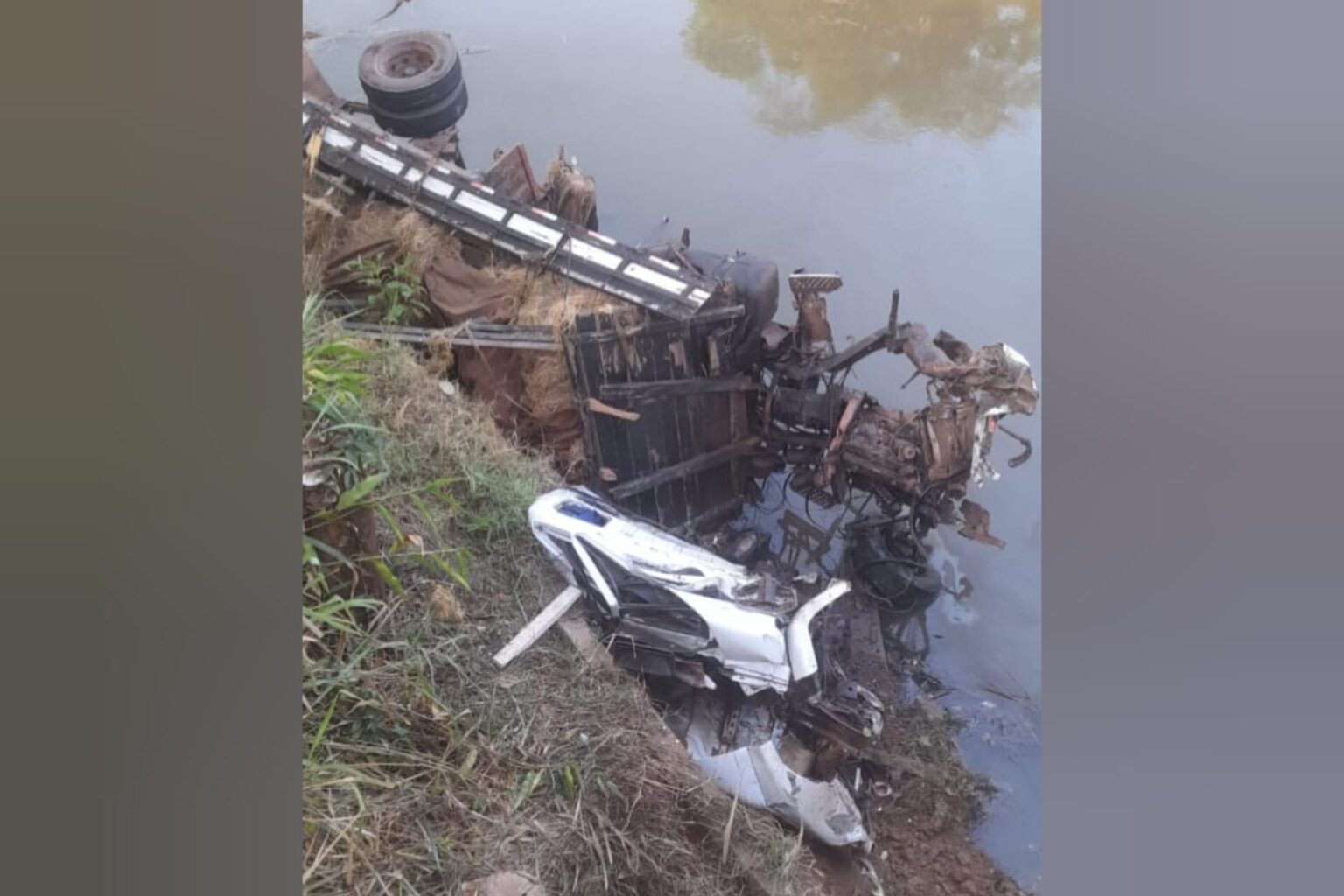 Veículo é encontrado destruído na BR-230, em Novo Repartimento