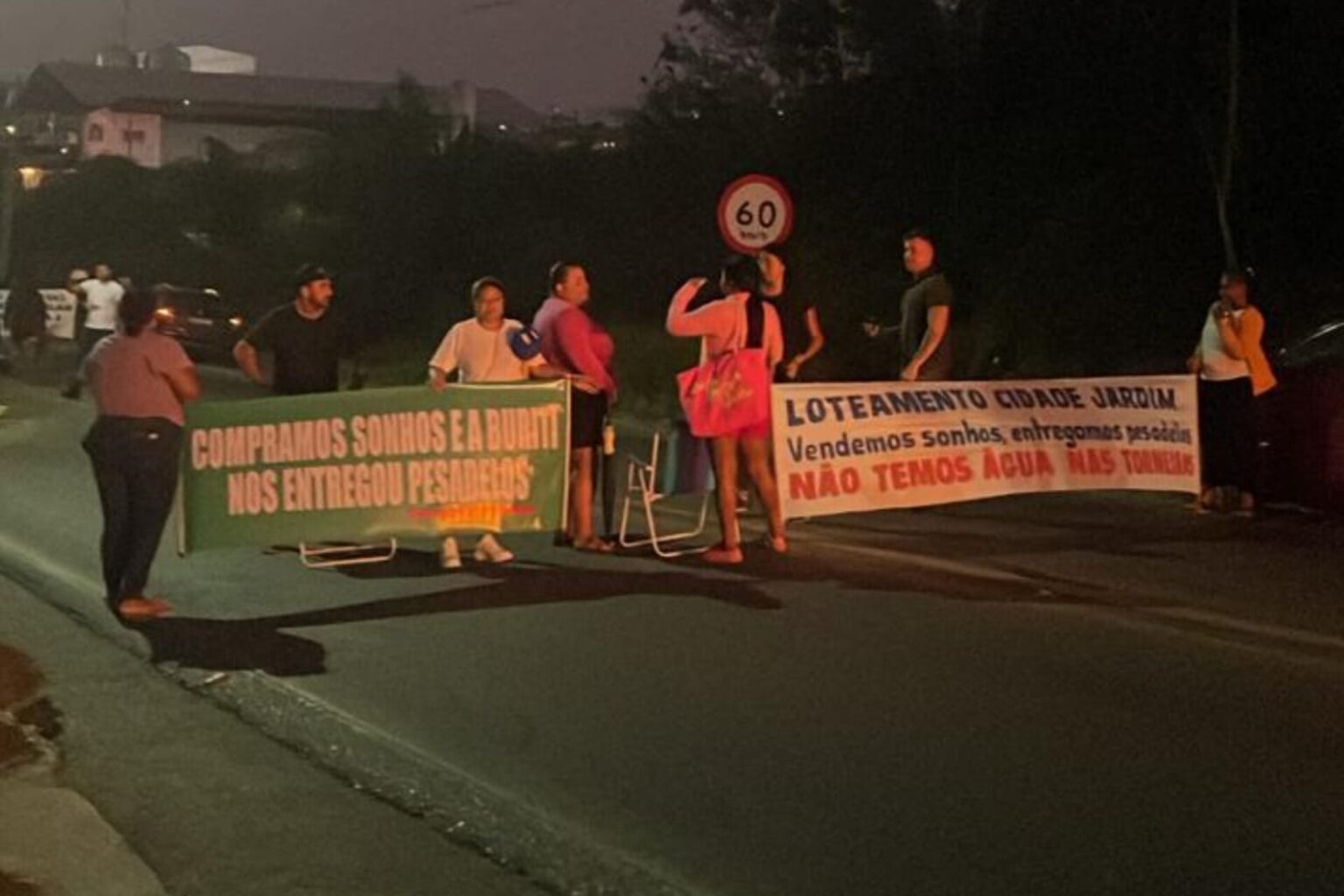 Protesto por falta d’água interdita trânsito na BR-230 em Marabá