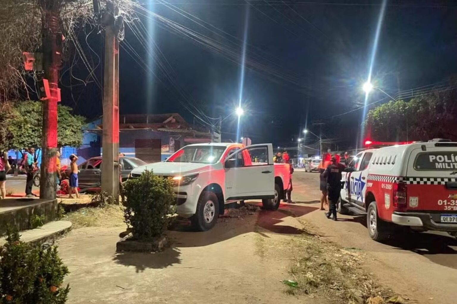 Colisão entre carro e caminhonete deixa jovem ferida no Pará