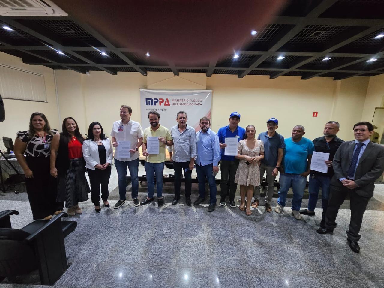 Bom Jesus: Jeilson assina Pacto pela Educação; Marcelo não comparece