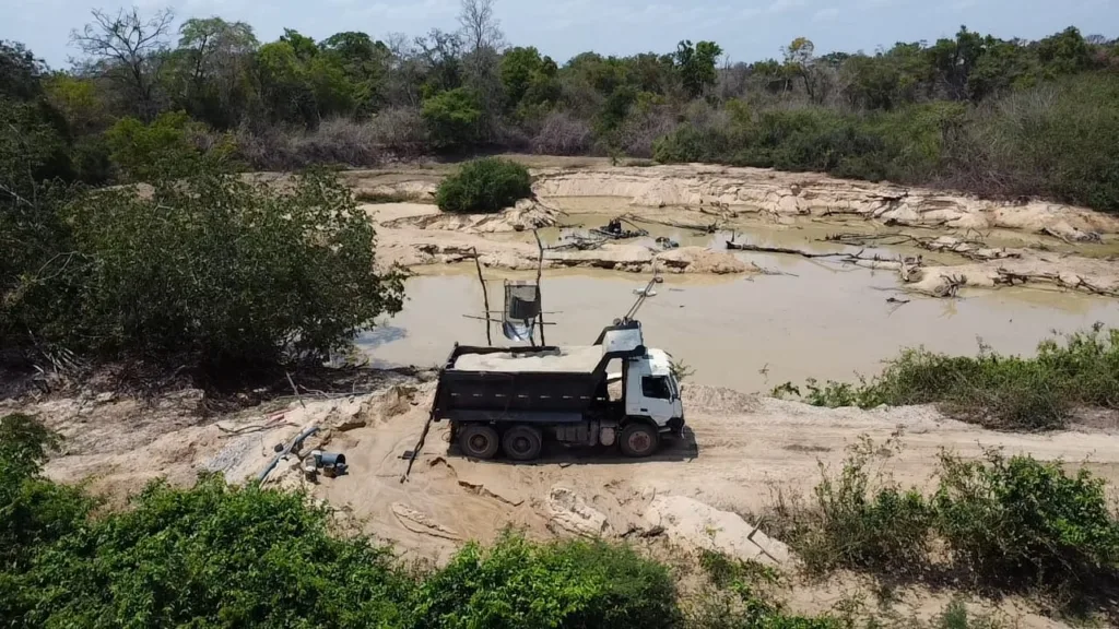 Polícia Federal interrompe extração ilegal de areia em Redenção