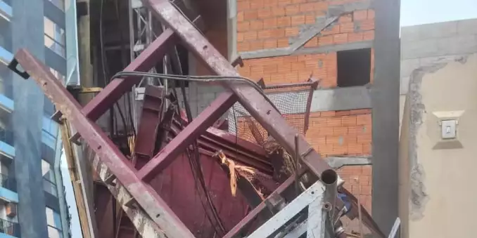 Elevador de prédio em construção cai e deixa 3 mortos em Santa Catarina