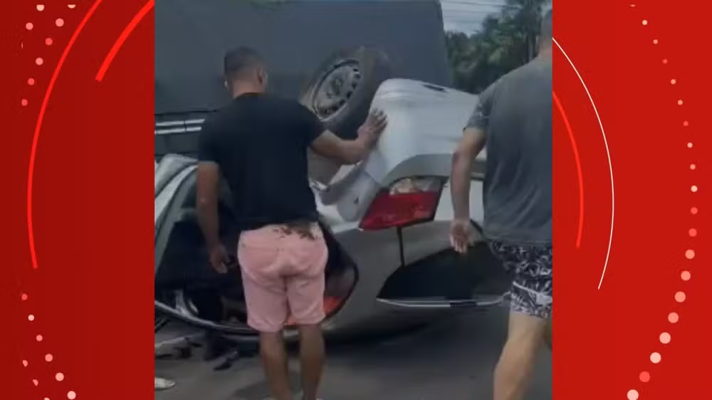 Homem morre após carro capotar e outras 3 pessoas ficam feridas no Pará