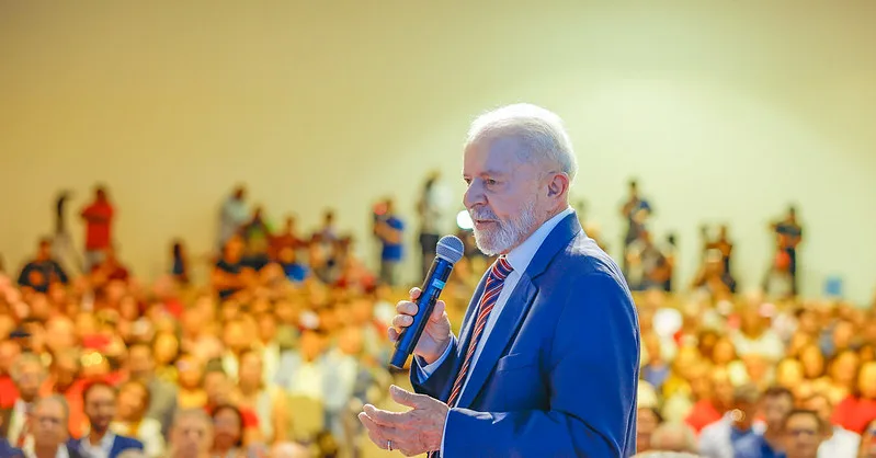 Lula afirma que Bolsonaro finge ser evangélico e que ninguém foi mais de esquerda que Jesus